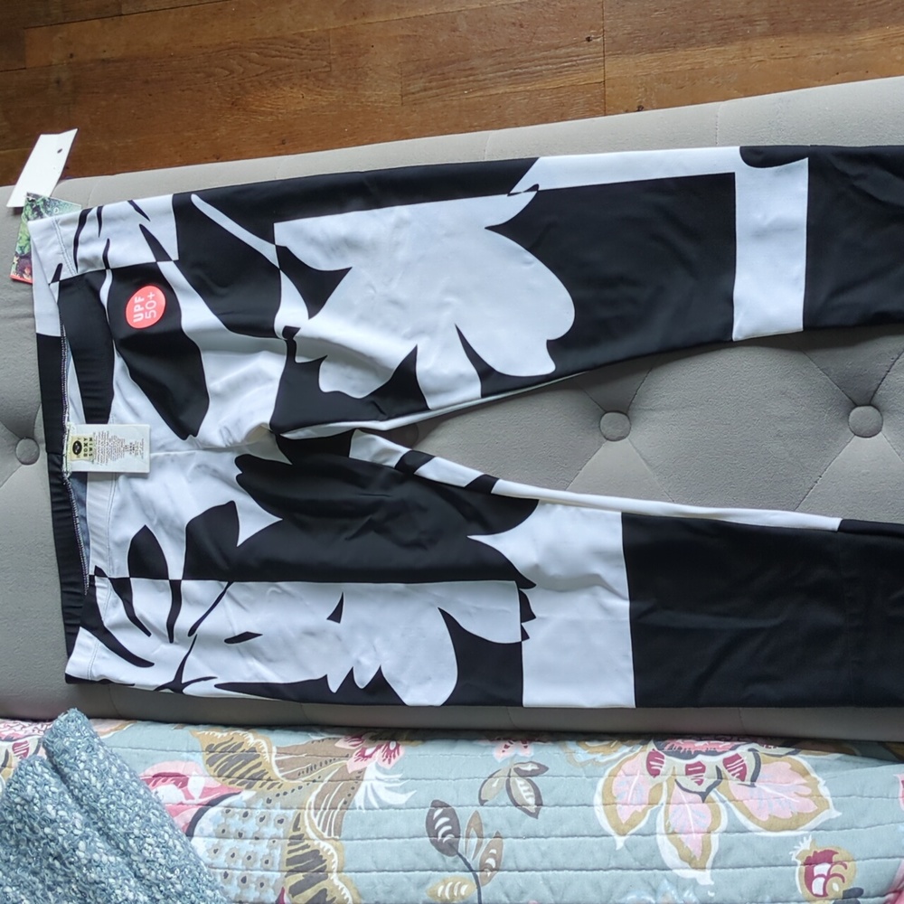 Roxy Mod Love Surf Legging size large black and white